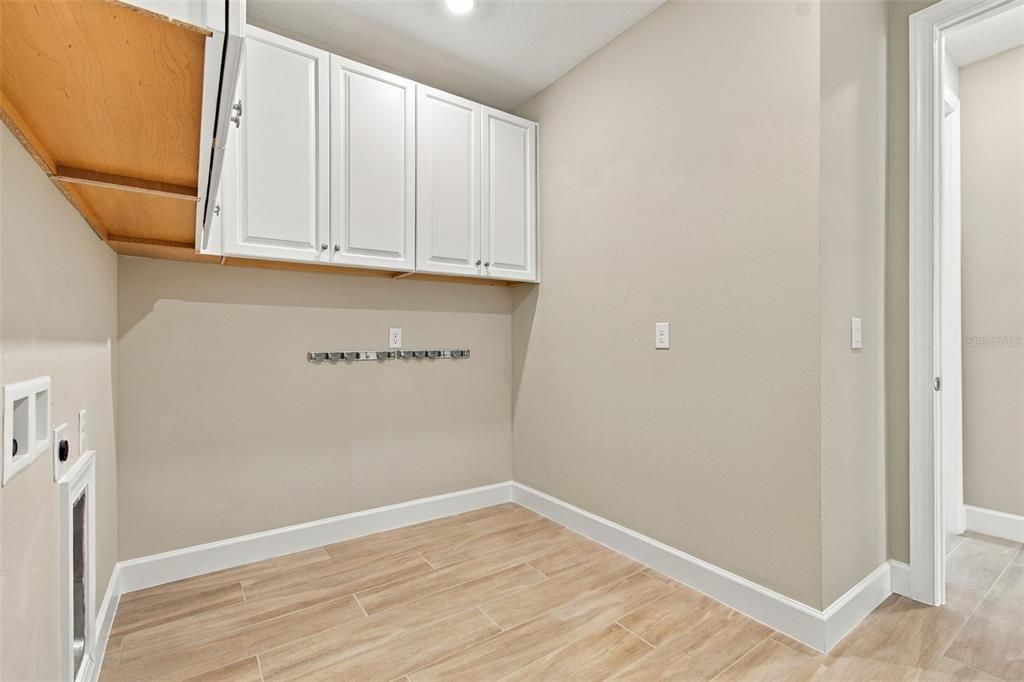 For Sale: $700,000 (3 beds, 3 baths, 2320 Square Feet)