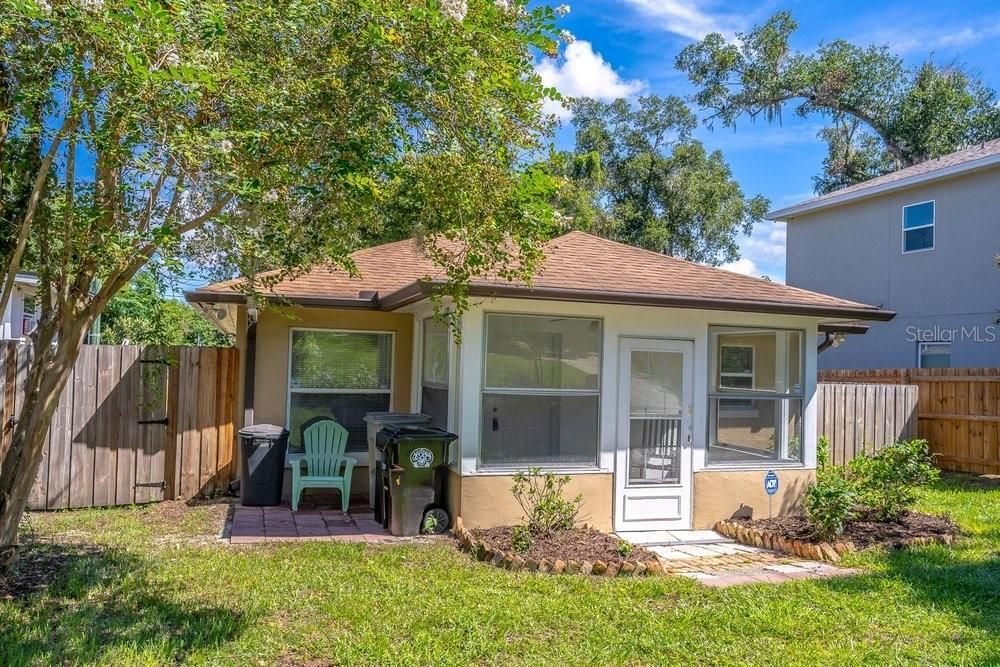 На продажу: $319,900 (2 спален, 2 ванн, 1288 Квадратных фут)