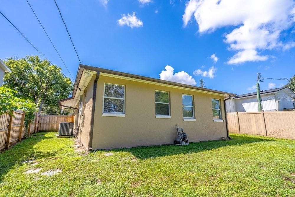 На продажу: $319,900 (2 спален, 2 ванн, 1288 Квадратных фут)