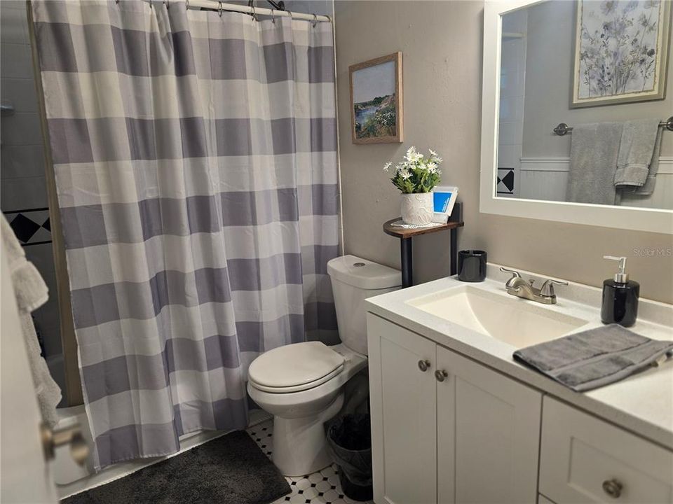 For Sale: $219,900 (2 beds, 1 baths, 872 Square Feet)