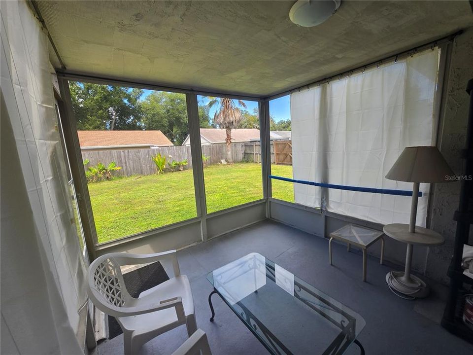 For Sale: $219,900 (2 beds, 1 baths, 872 Square Feet)