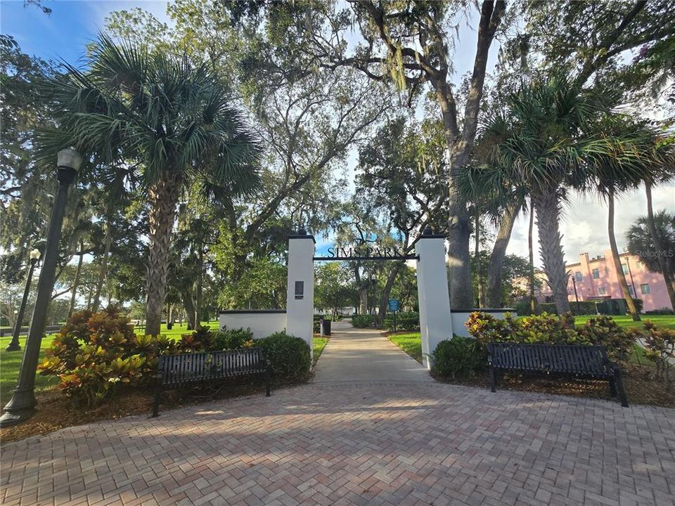 For Sale: $219,900 (2 beds, 1 baths, 872 Square Feet)
