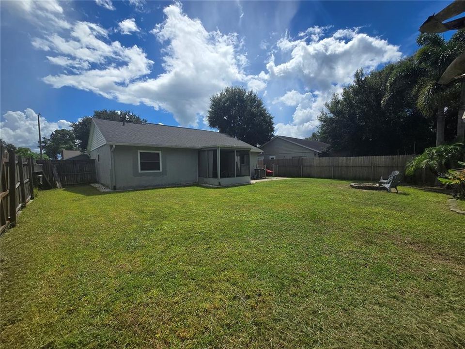 For Sale: $219,900 (2 beds, 1 baths, 872 Square Feet)