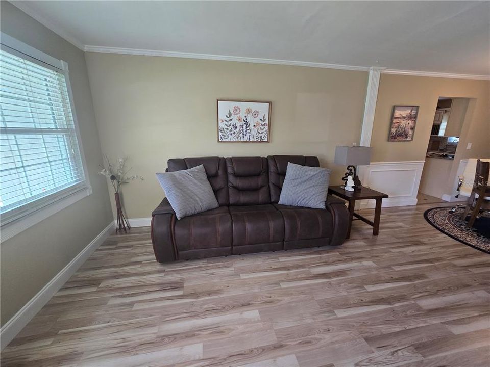 For Sale: $219,900 (2 beds, 1 baths, 872 Square Feet)