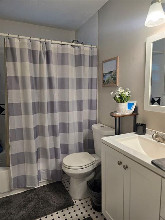 For Sale: $219,900 (2 beds, 1 baths, 872 Square Feet)