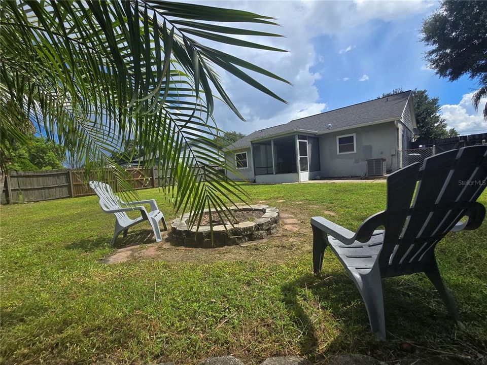 For Sale: $219,900 (2 beds, 1 baths, 872 Square Feet)