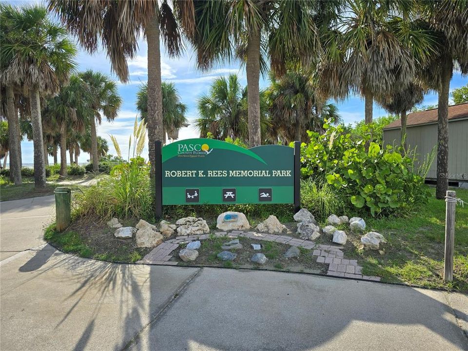 For Sale: $219,900 (2 beds, 1 baths, 872 Square Feet)
