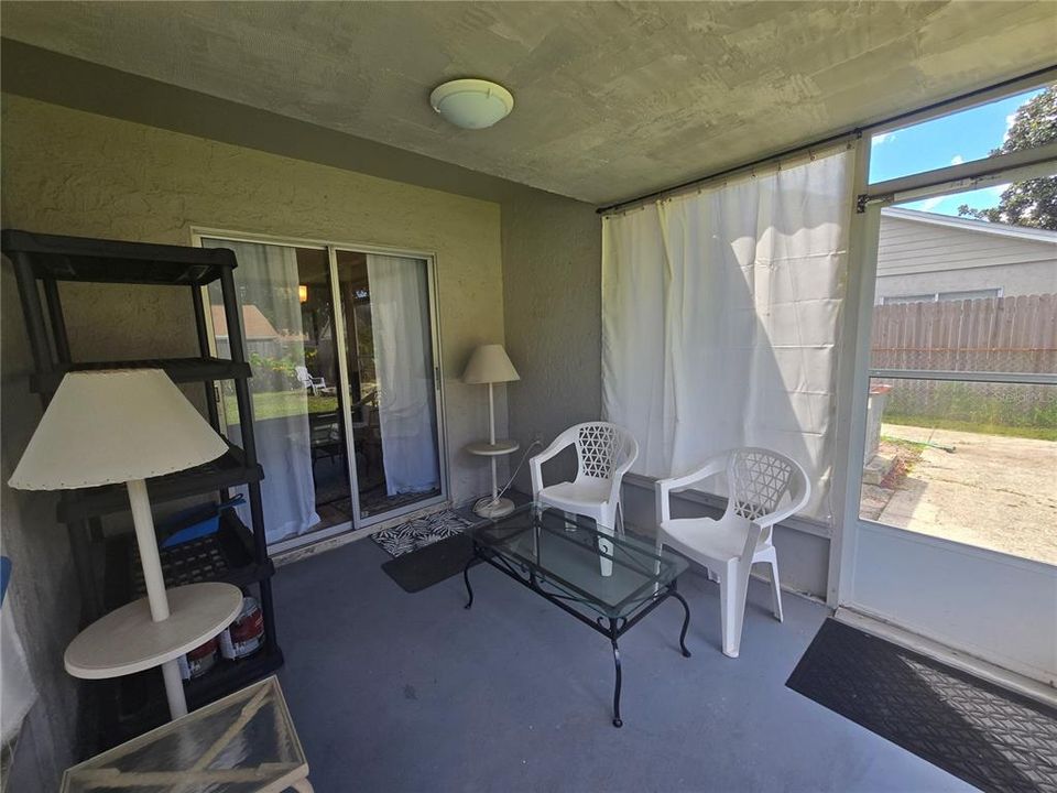 For Sale: $219,900 (2 beds, 1 baths, 872 Square Feet)