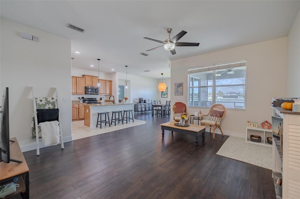 For Sale: $380,000 (4 beds, 2 baths, 1840 Square Feet)