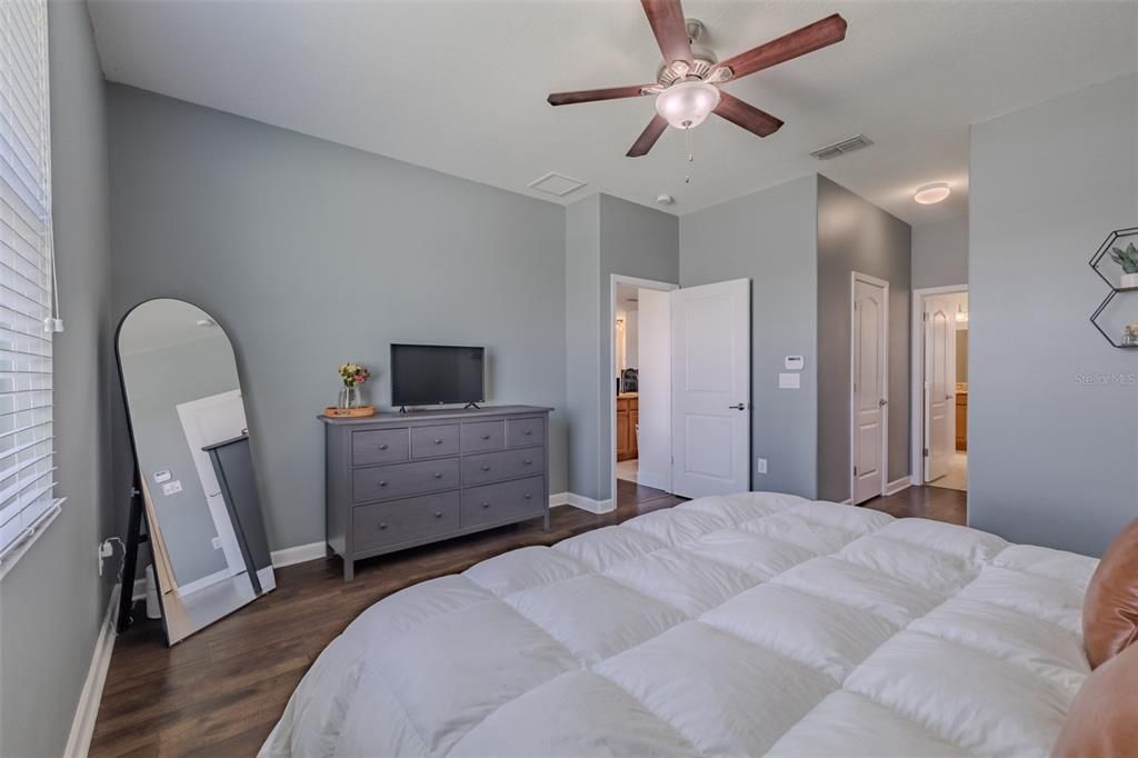 For Sale: $380,000 (4 beds, 2 baths, 1840 Square Feet)