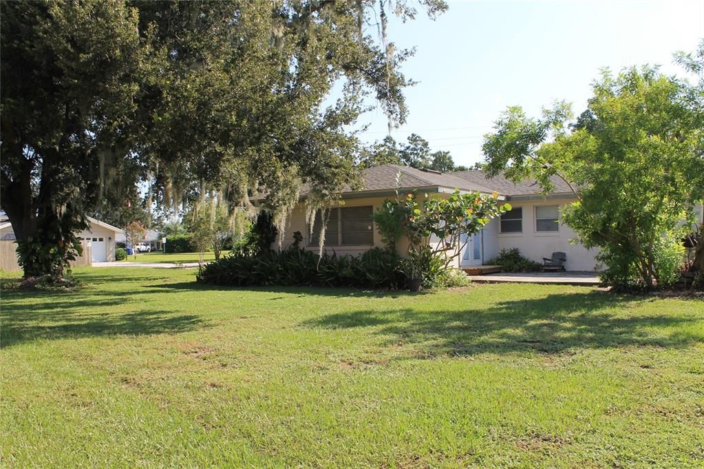 For Rent: $2,000 (3 beds, 2 baths, 1692 Square Feet)