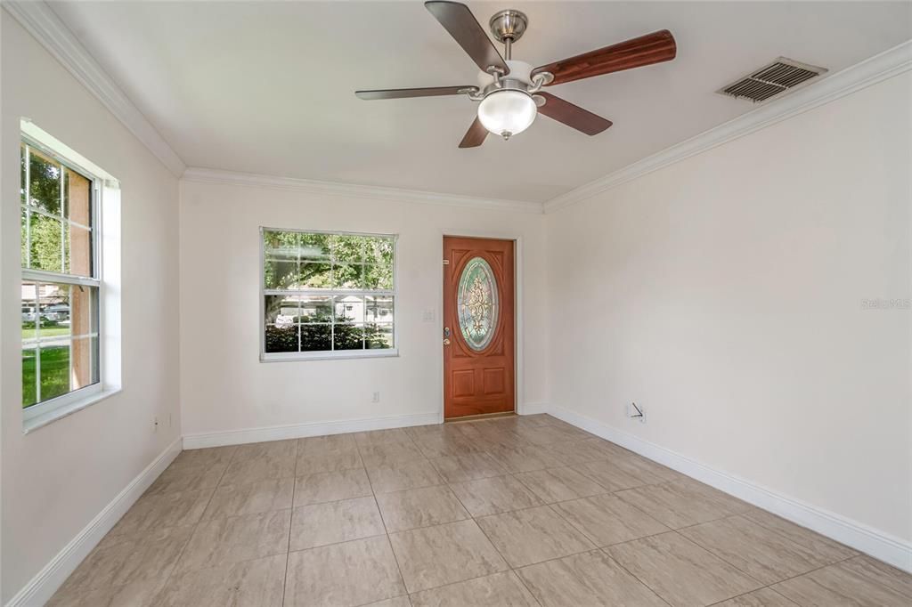 For Sale: $425,000 (2 beds, 1 baths, 1096 Square Feet)