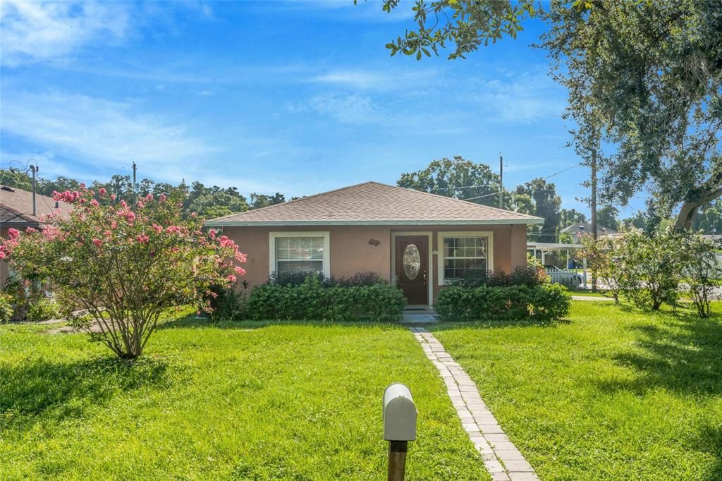 For Sale: $425,000 (2 beds, 1 baths, 1096 Square Feet)