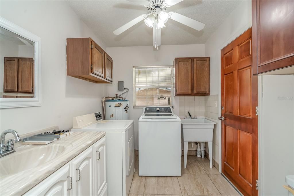 For Sale: $425,000 (2 beds, 1 baths, 1096 Square Feet)