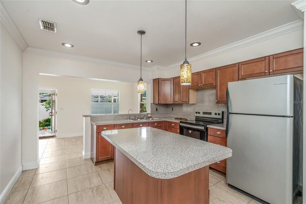 For Sale: $425,000 (2 beds, 1 baths, 1096 Square Feet)