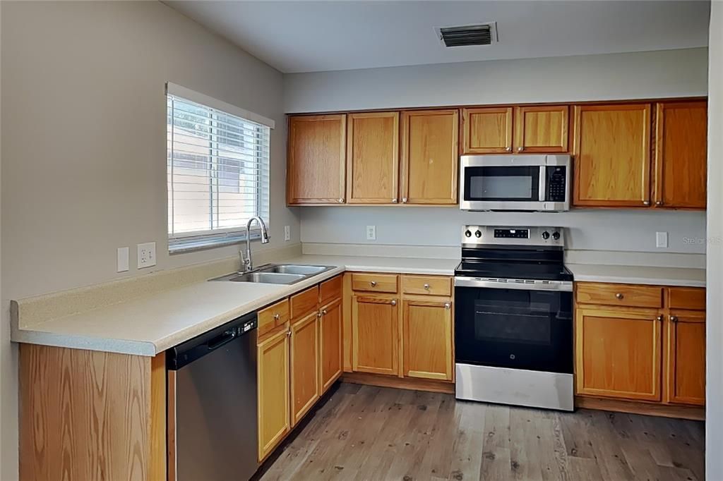 For Rent: $2,049 (3 beds, 2 baths, 1270 Square Feet)