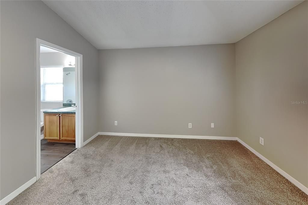For Rent: $2,049 (3 beds, 2 baths, 1270 Square Feet)