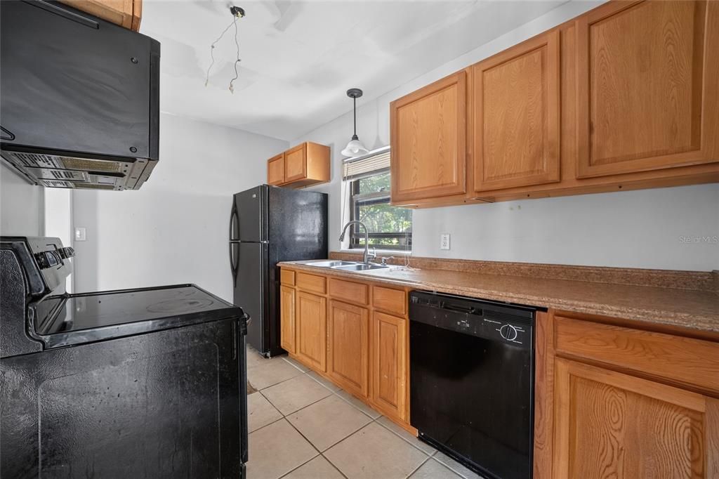 For Sale: $205,000 (2 beds, 1 baths, 1052 Square Feet)