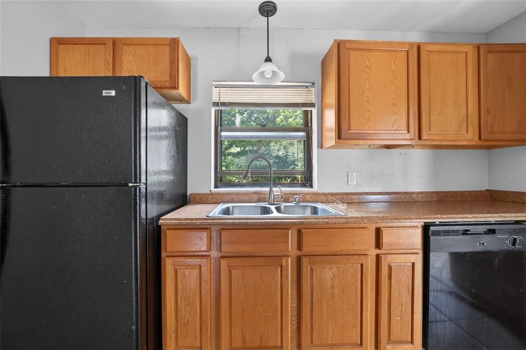 For Sale: $205,000 (2 beds, 1 baths, 1052 Square Feet)