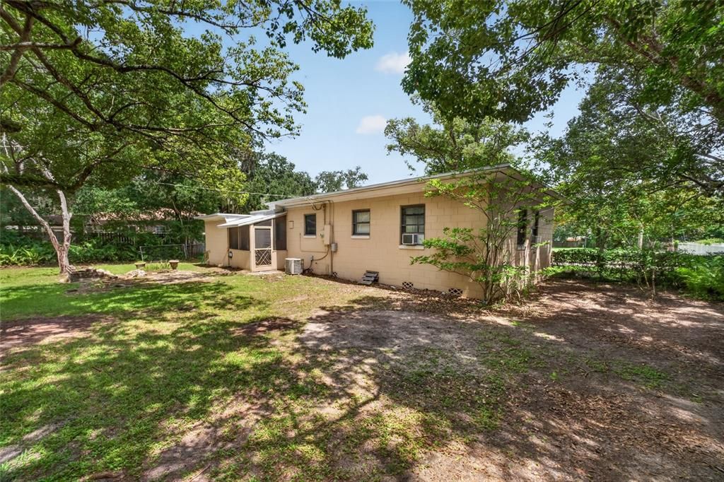 For Sale: $205,000 (2 beds, 1 baths, 1052 Square Feet)