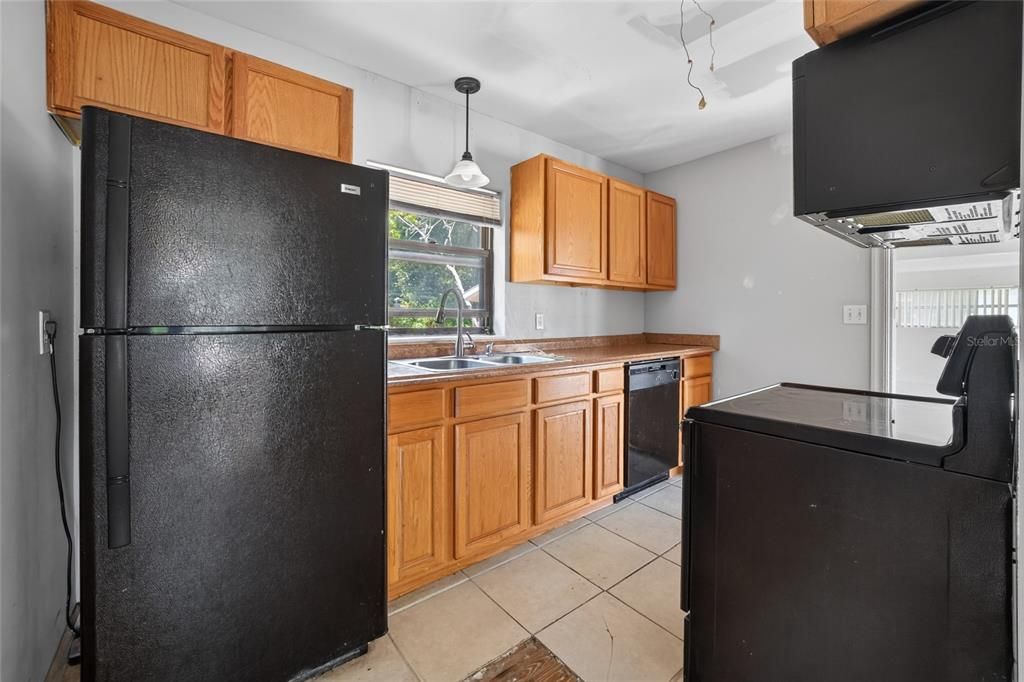 For Sale: $205,000 (2 beds, 1 baths, 1052 Square Feet)