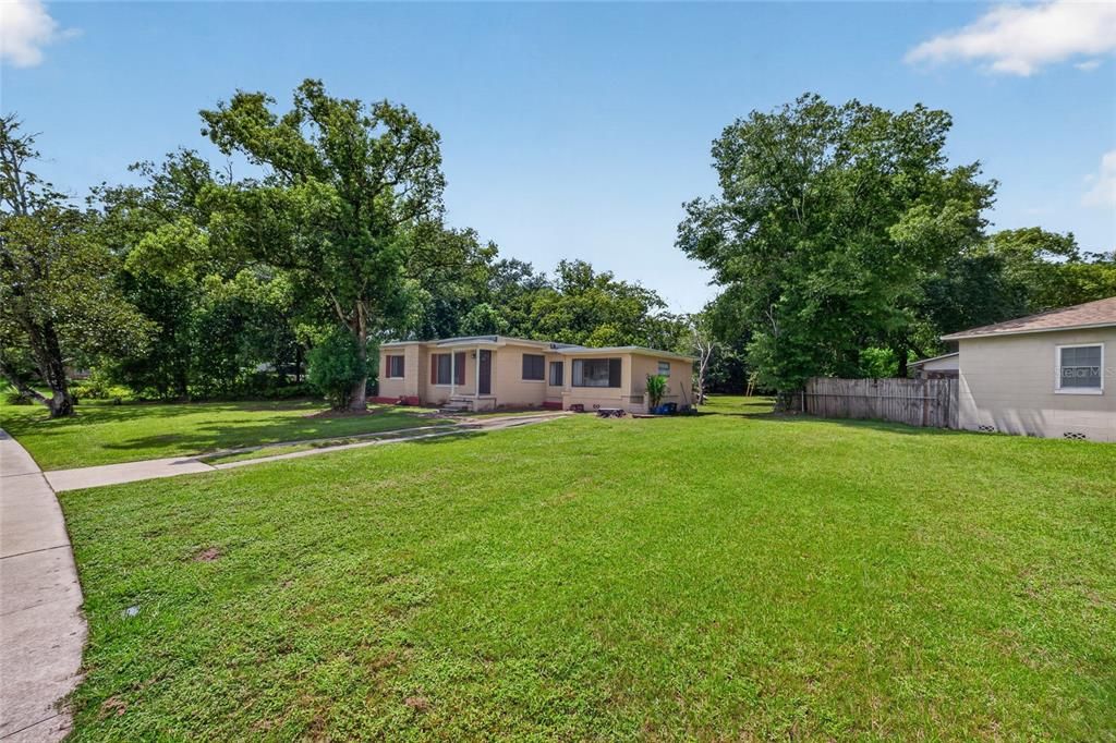 For Sale: $205,000 (2 beds, 1 baths, 1052 Square Feet)