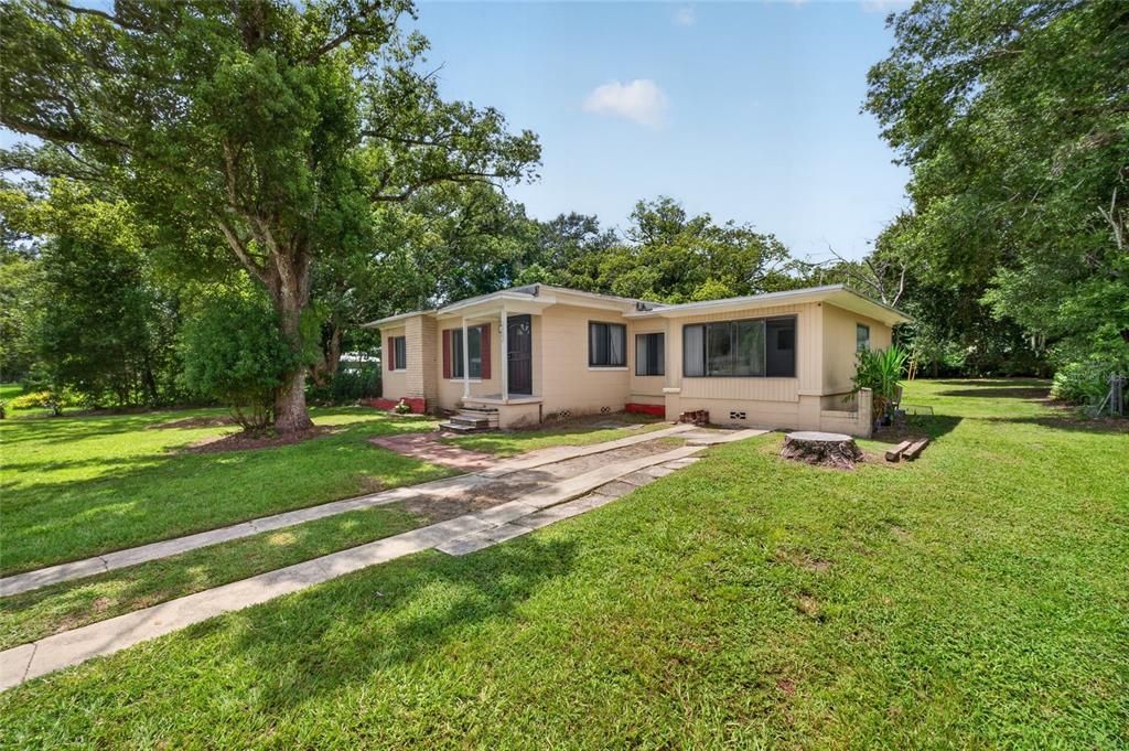 For Sale: $205,000 (2 beds, 1 baths, 1052 Square Feet)
