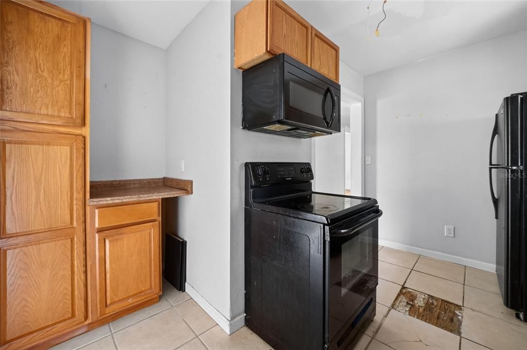 For Sale: $205,000 (2 beds, 1 baths, 1052 Square Feet)