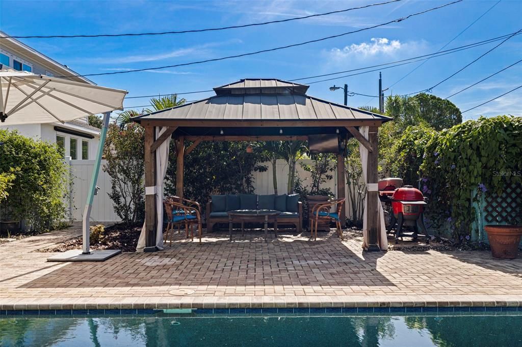 For Sale: $1,025,000 (4 beds, 3 baths, 2713 Square Feet)
