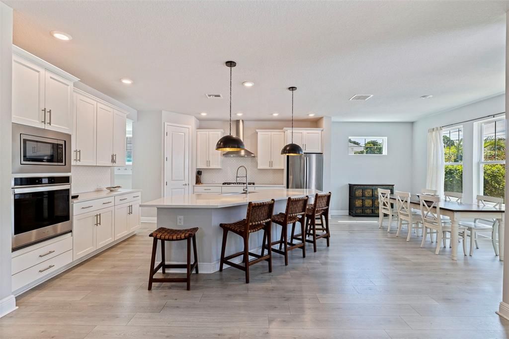 For Sale: $1,025,000 (4 beds, 3 baths, 2713 Square Feet)
