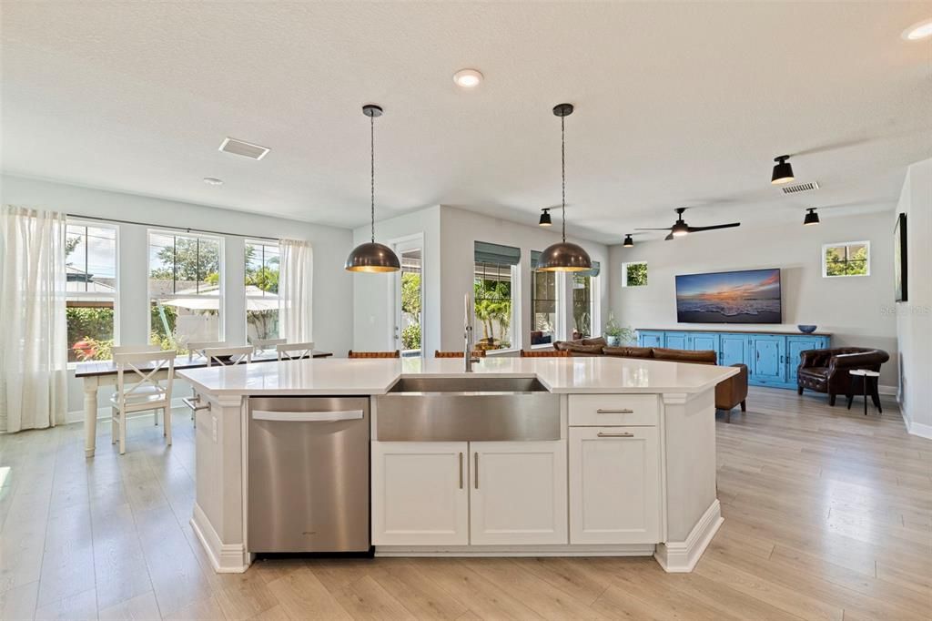 For Sale: $1,025,000 (4 beds, 3 baths, 2713 Square Feet)