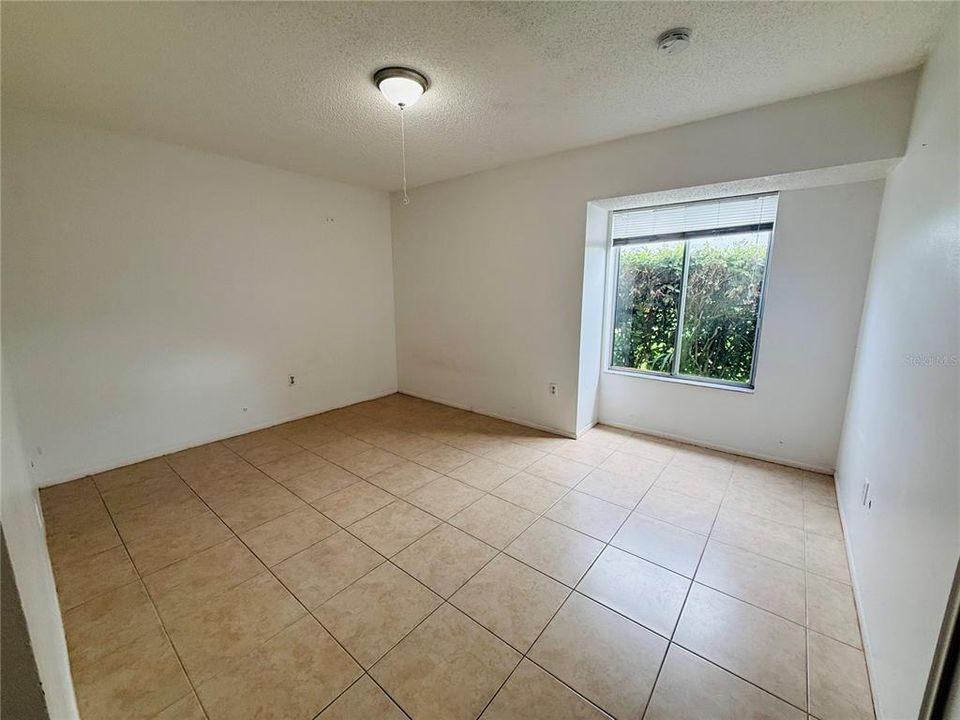 En Renta: $1,800 (4 camas, 2 baños, 1640 Pies cuadrados)