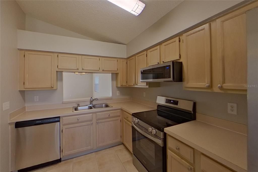 For Rent: $2,229 (3 beds, 2 baths, 1578 Square Feet)