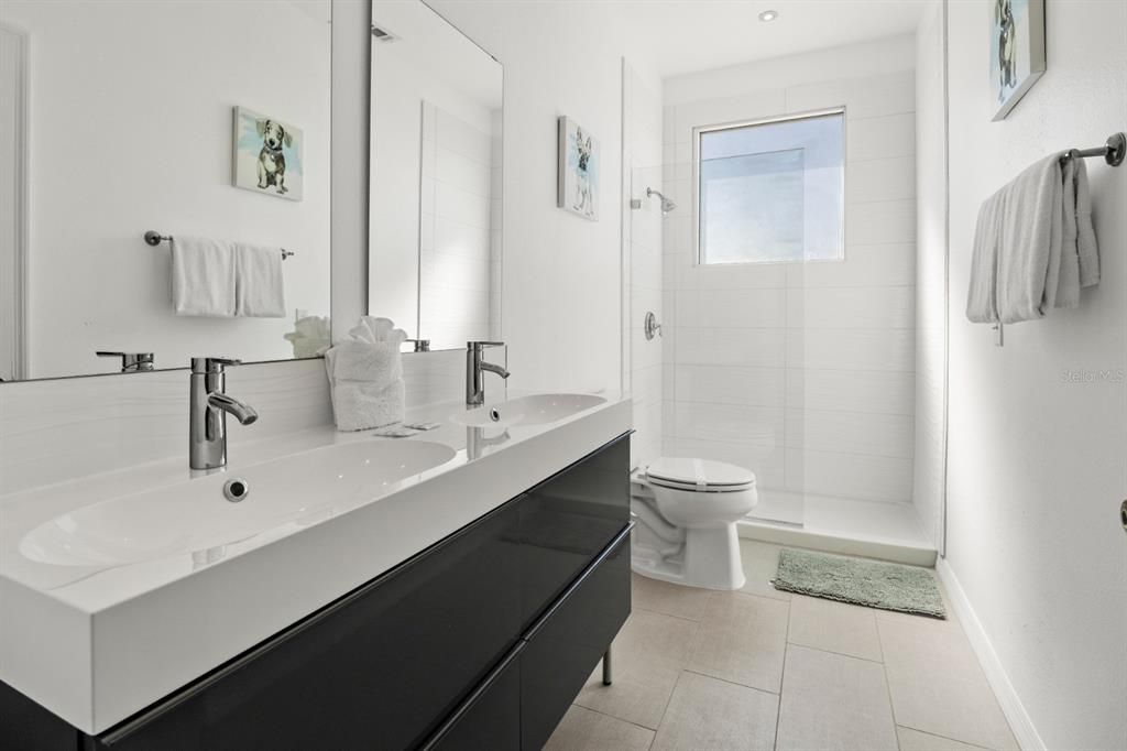 En Venta: $455,000 (5 camas, 4 baños, 2895 Pies cuadrados)
