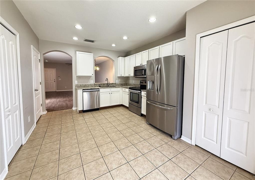 For Rent: $1,800 (2 beds, 2 baths, 1255 Square Feet)