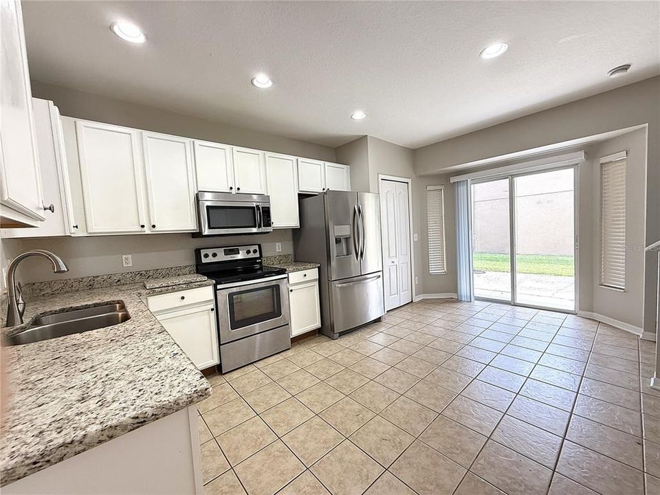 For Rent: $1,800 (2 beds, 2 baths, 1255 Square Feet)