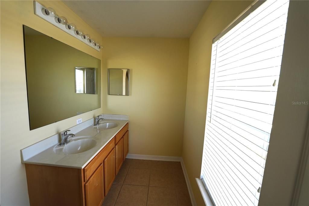 For Sale: $479,000 (4 beds, 3 baths, 2863 Square Feet)