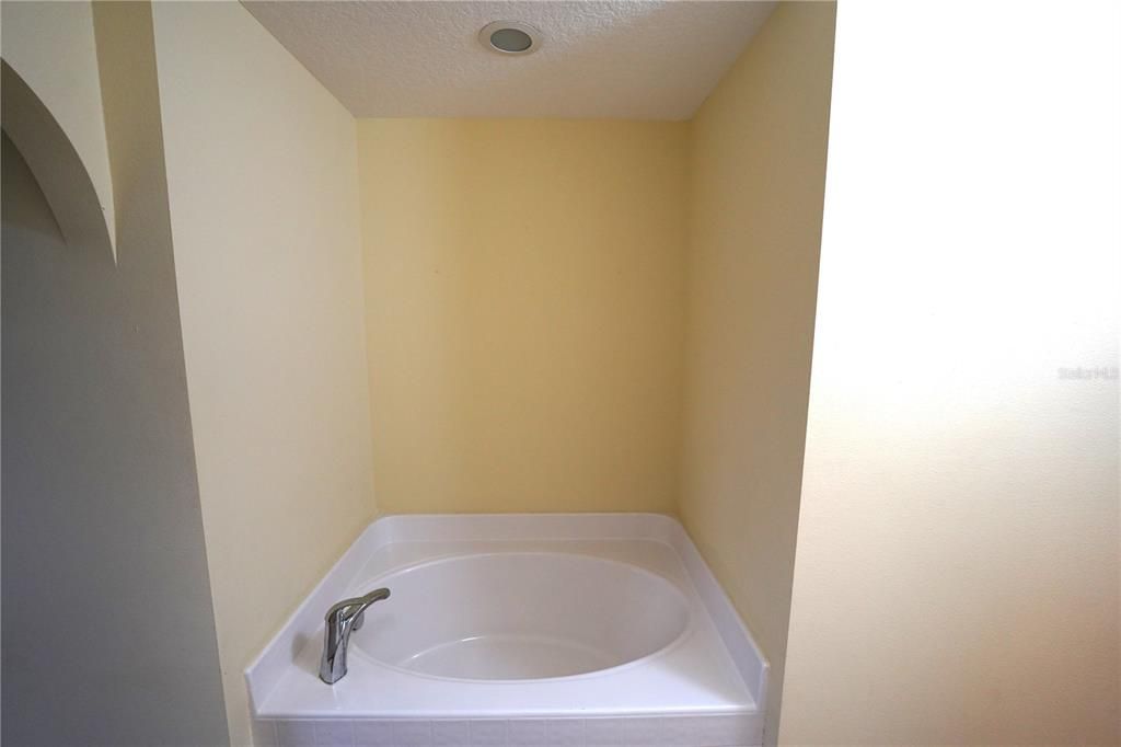 For Sale: $479,000 (4 beds, 3 baths, 2863 Square Feet)