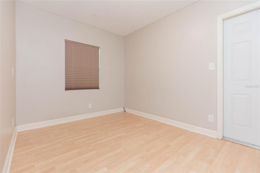 For Sale: $389,900 (3 beds, 3 baths, 2212 Square Feet)