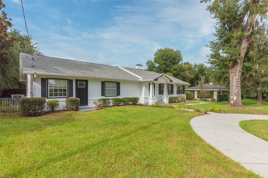 For Sale: $389,900 (3 beds, 3 baths, 2212 Square Feet)