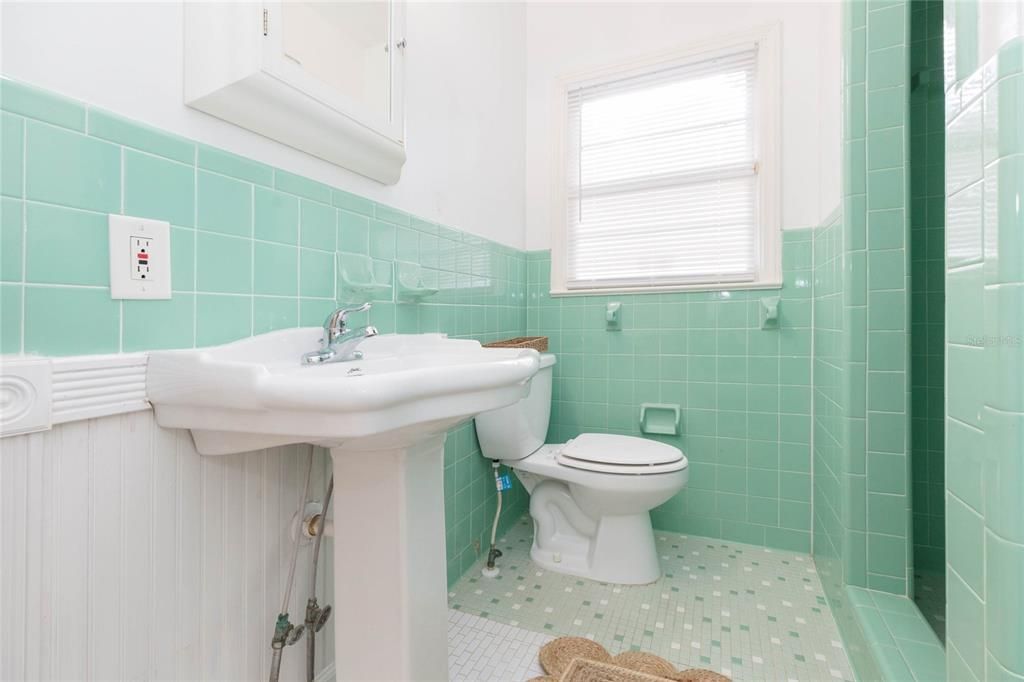 For Sale: $389,900 (3 beds, 3 baths, 2212 Square Feet)