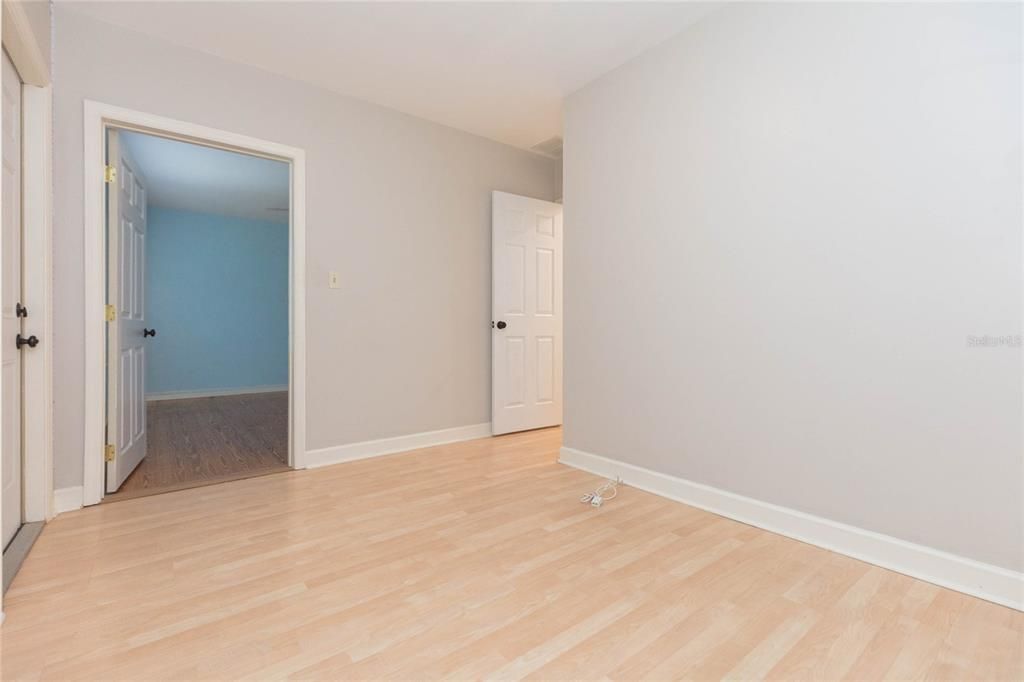 For Sale: $389,900 (3 beds, 3 baths, 2212 Square Feet)