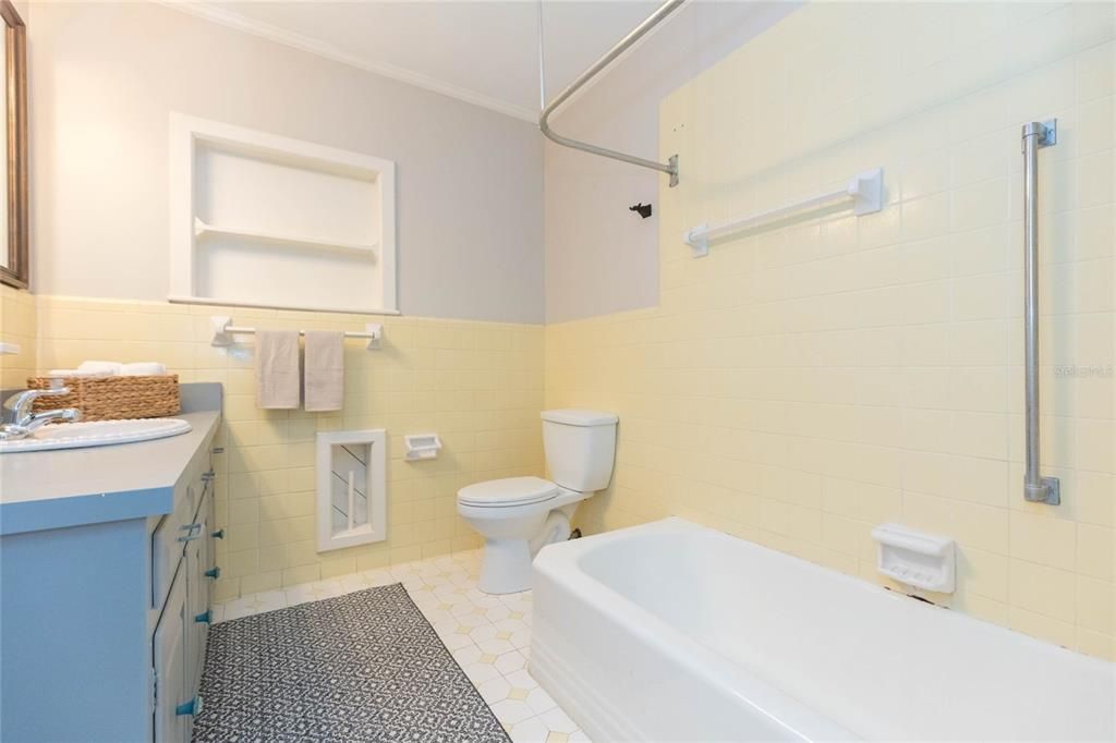 For Sale: $389,900 (3 beds, 3 baths, 2212 Square Feet)