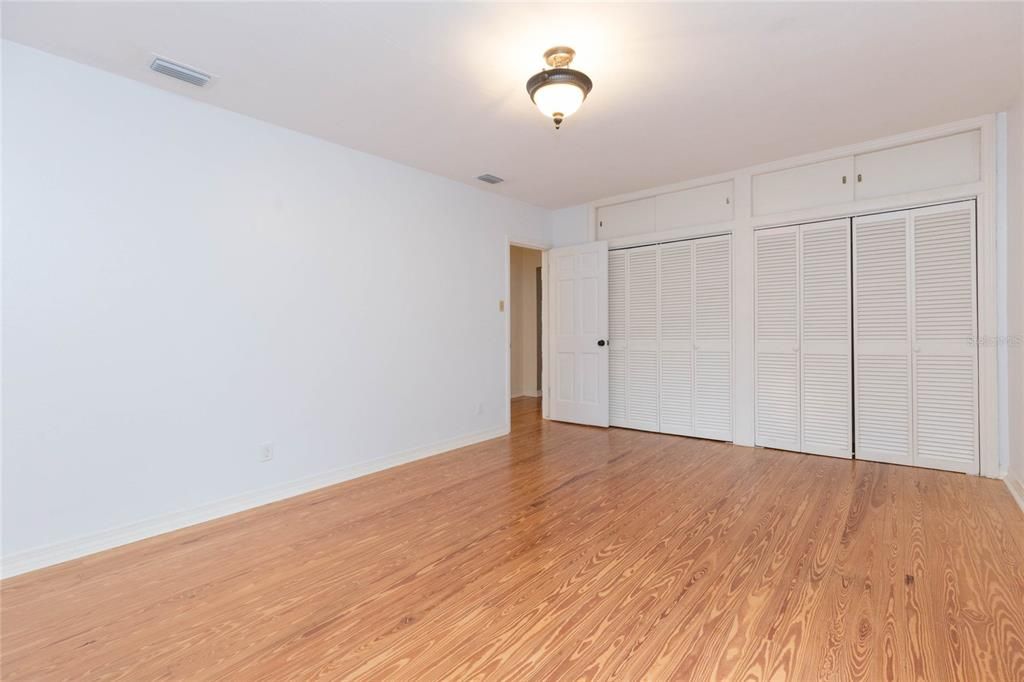 For Sale: $389,900 (3 beds, 3 baths, 2212 Square Feet)