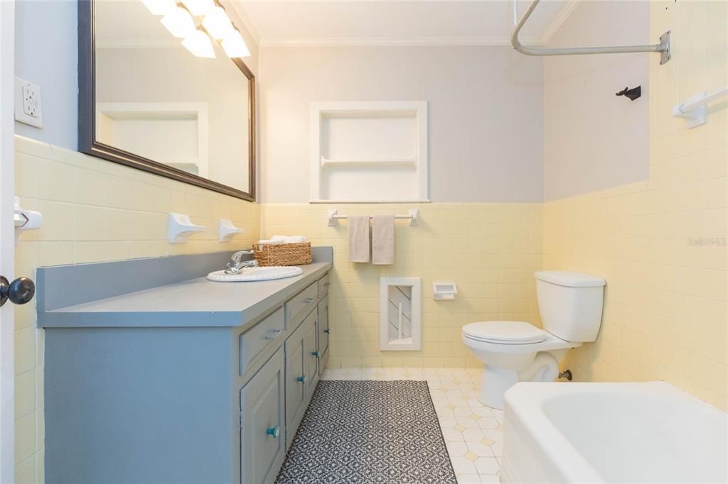For Sale: $389,900 (3 beds, 3 baths, 2212 Square Feet)