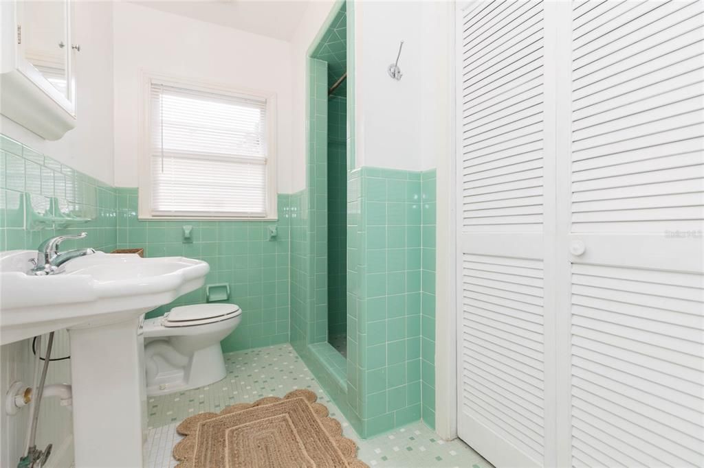 For Sale: $389,900 (3 beds, 3 baths, 2212 Square Feet)