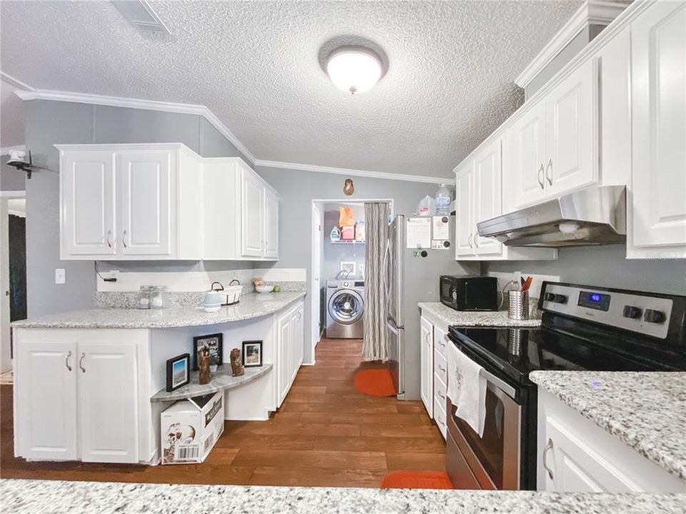 For Sale: $259,900 (3 beds, 2 baths, 1296 Square Feet)
