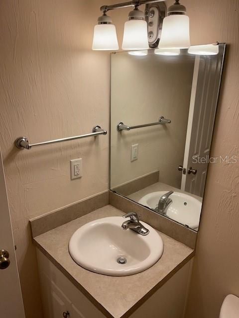 For Rent: $1,450 (3 beds, 2 baths, 1384 Square Feet)