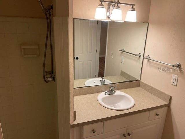 For Rent: $1,450 (3 beds, 2 baths, 1384 Square Feet)