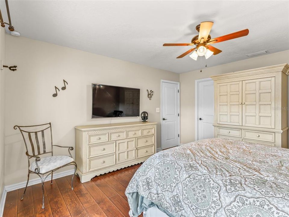 For Sale: $1,325,000 (6 beds, 3 baths, 3141 Square Feet)